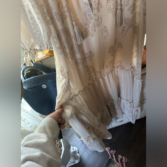 Beautiful white boho maxi dress size medium. - Picture 4 of 5